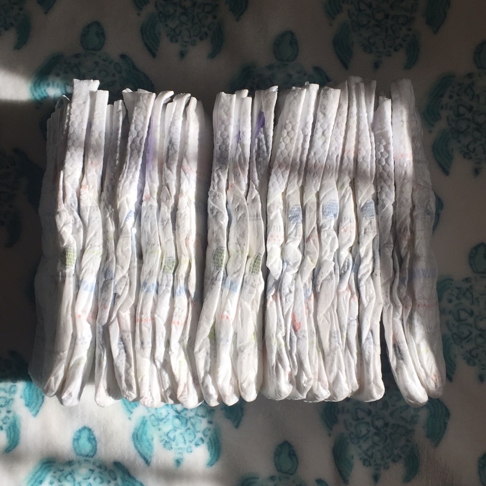 (18 diapers) Huggies little snugglers size 4